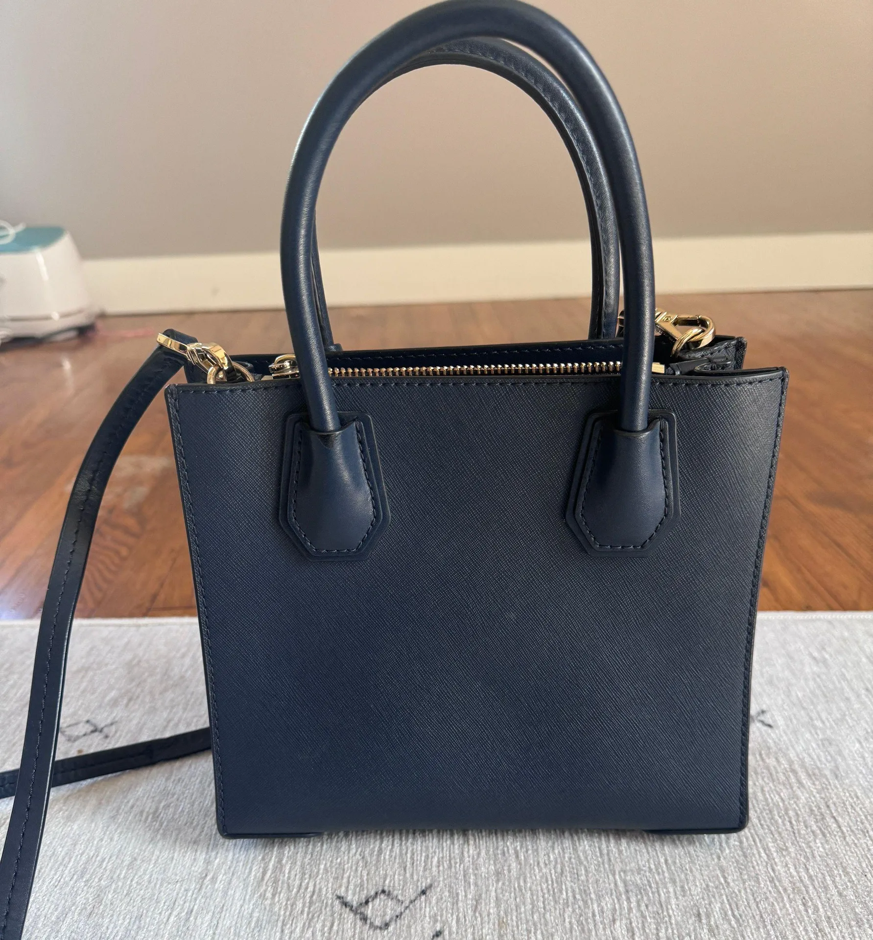 Michael Kors Mercer Medium Crossbody Bag - Image 3