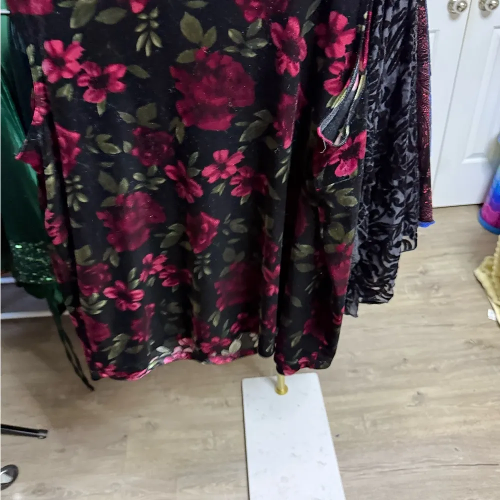 Laura Scott Black and Pink Floral Blouse​ - Image 4