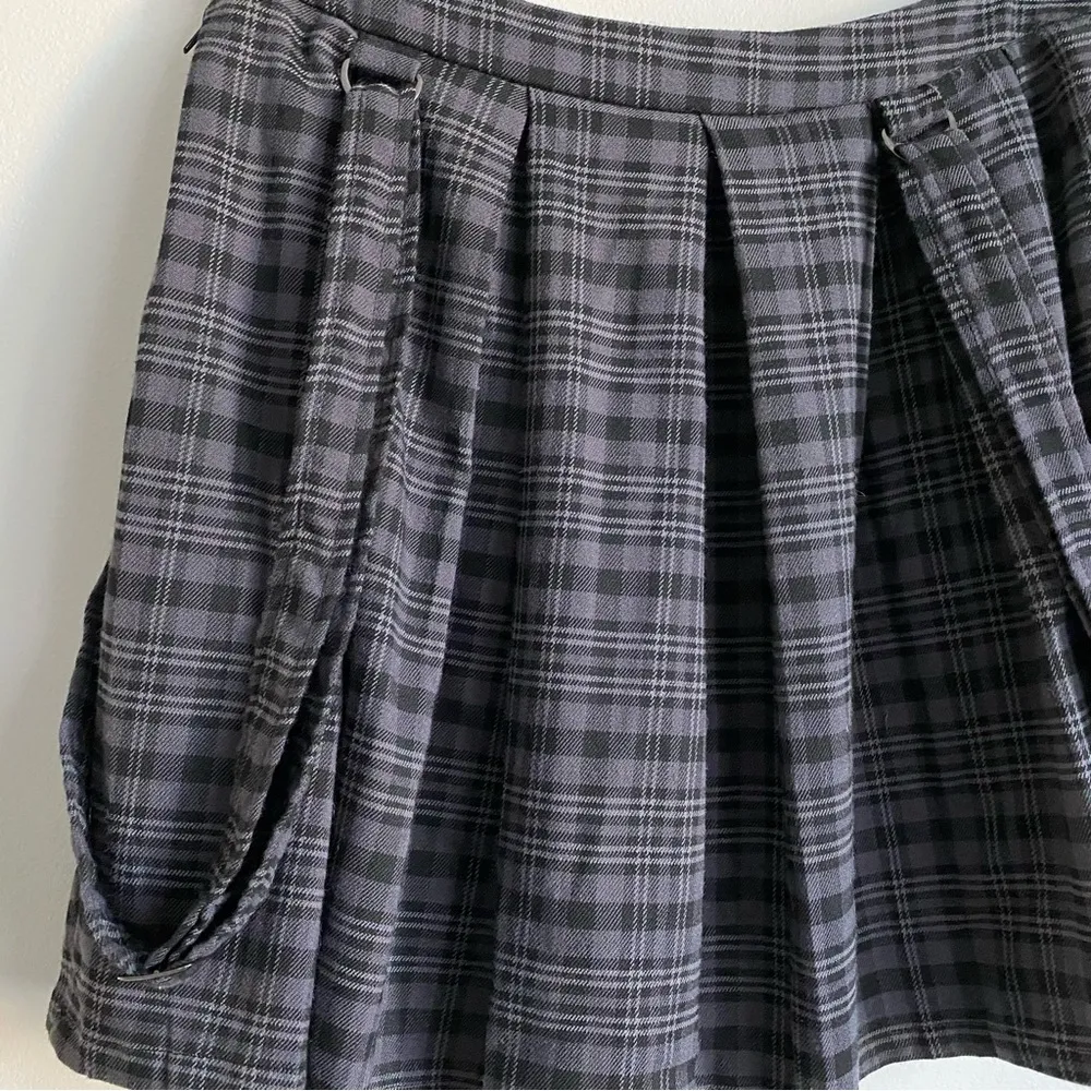 Hot Topic Plaid Mini Skirt Black Grey Pleated Suspenders Sz Small Academia Y2K - Image 8
