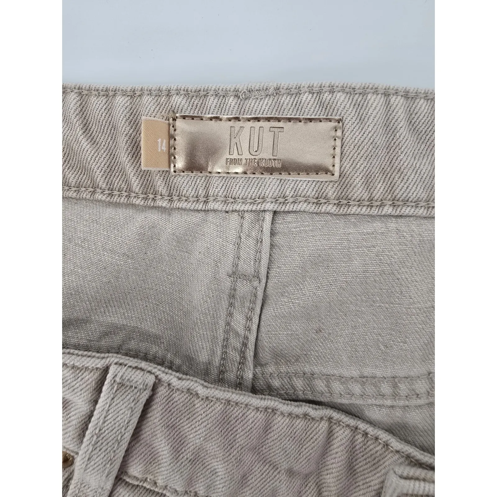 Kut From The Kloth High Rise Jane Frayed Cuffs‎ Shorts Size 14 Tan - Image 4