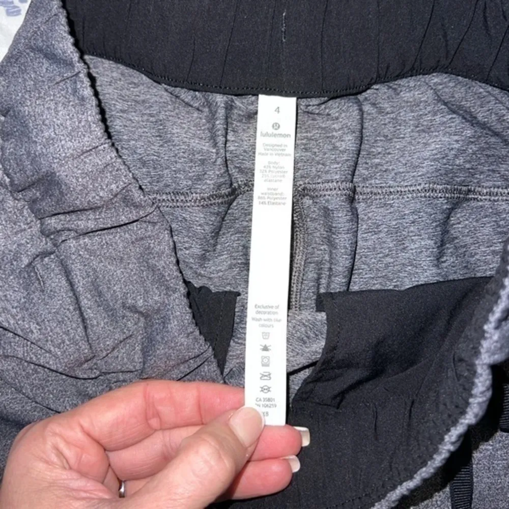 Lululemon on‎ the fly pant size 4 - Image 6