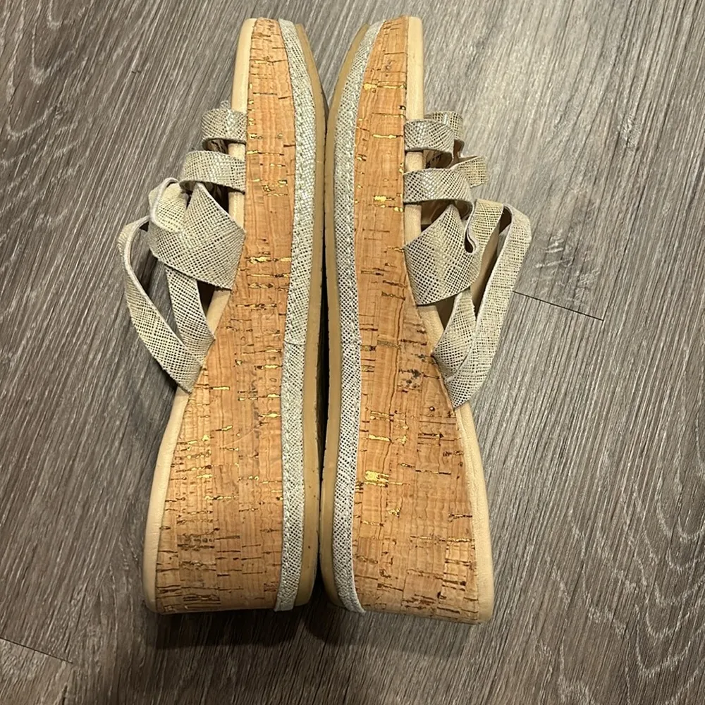 Donald Pliner Wedge Almond Toe Strappy Sandals Gold Glitter Size 7.5 - Image 7