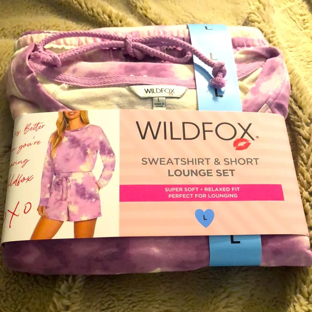 NWT WildFox Sweatshirt & Short Lounge Set, size large - Image 2
