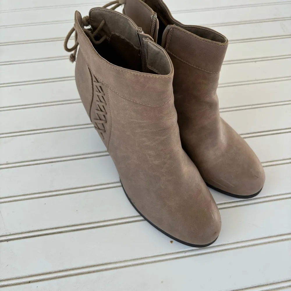 MADDEN GIRL Boots Size 10 Womens Brown Heels Side Zip Ankle Booties - Image 2