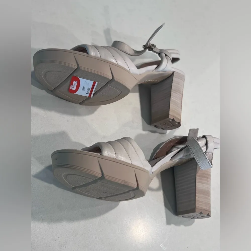 Women's Leslie Ankle‎ Strap Block Heel Sandals 6.5 New $359 - Image 8