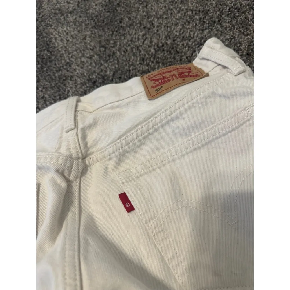 Levi's 501 White High Rise Straight Leg Butterfly Jeans Size 28 - Image 9