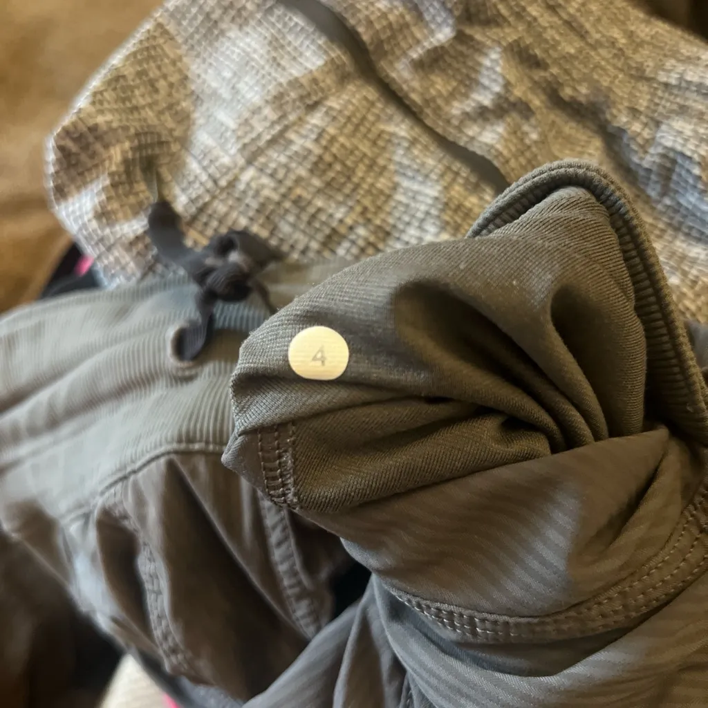 Lululemon Athletica Cropped Dance Studio - Image 5