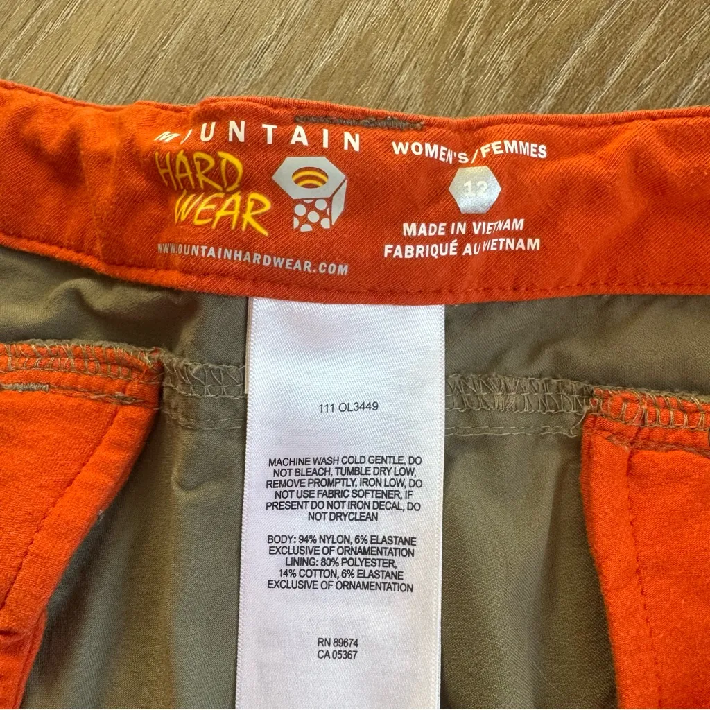 Mountain Hardwear Green Cargo Shorts - Image 4