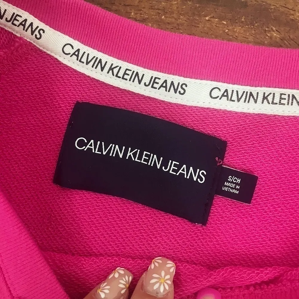 Calvin Klein Jeans Women’s Pink Barbiecore French Terry Crop Top - Size Small - Image 6