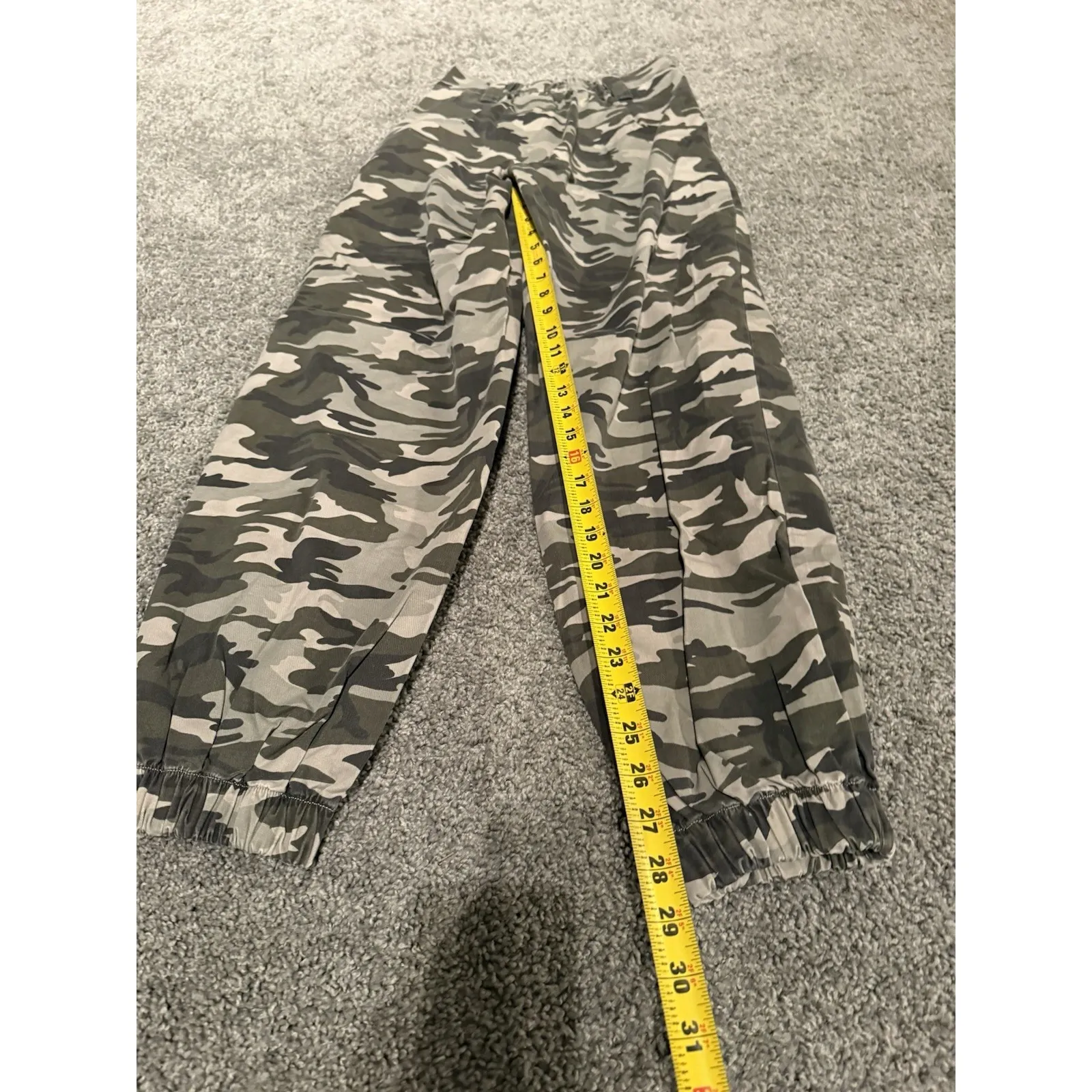 BDG Urban Outfitters Baggy Jogger Army Camo Green Size M Women's - Image 3