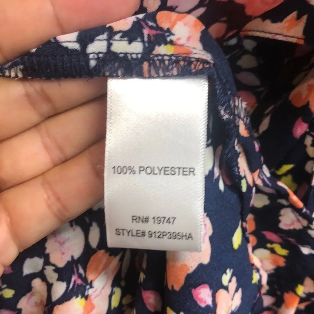 357. Counterparts v-neck floral blouse size large NWT - Image 6