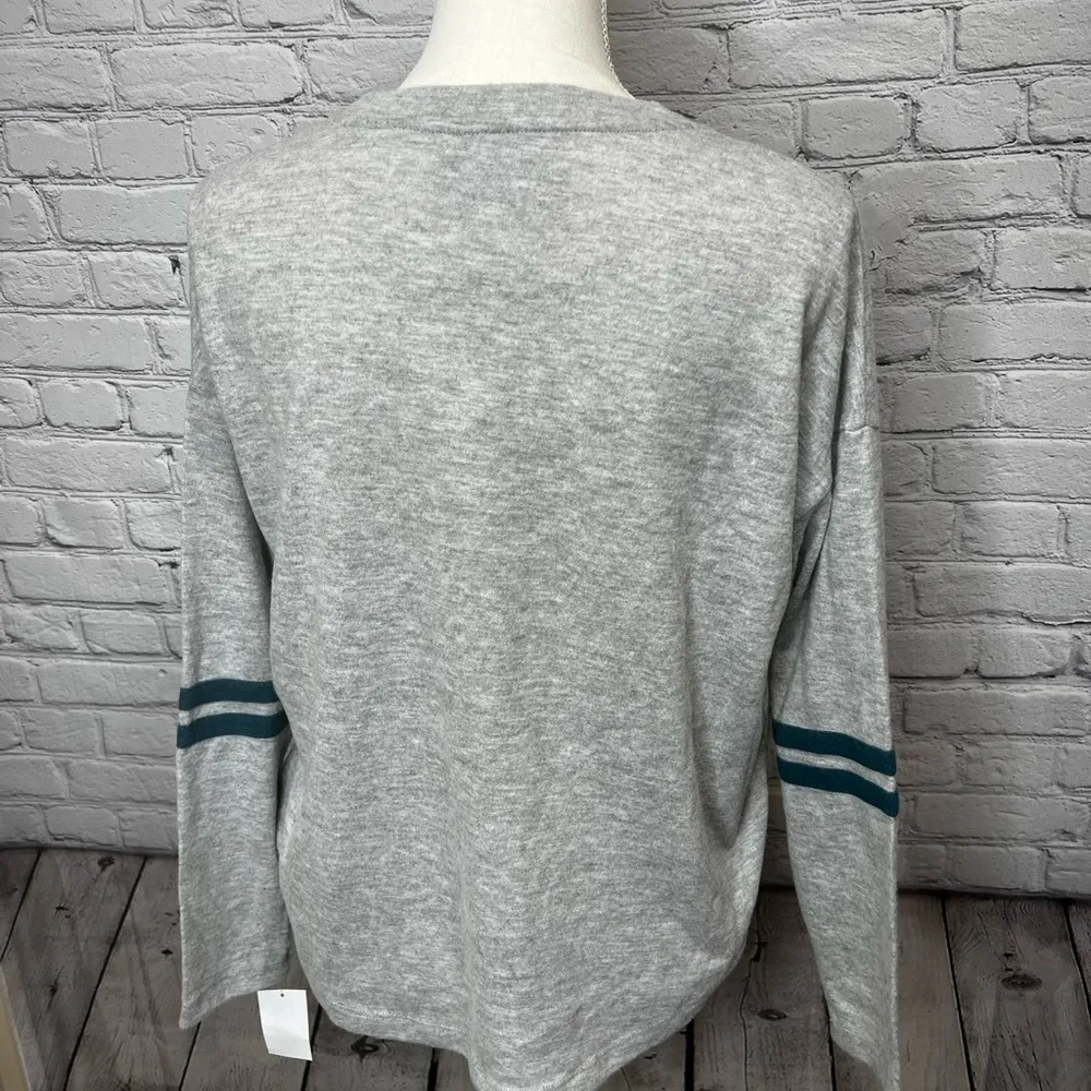 NWT Stranger Things long sleeve soft top size xs - Image 11