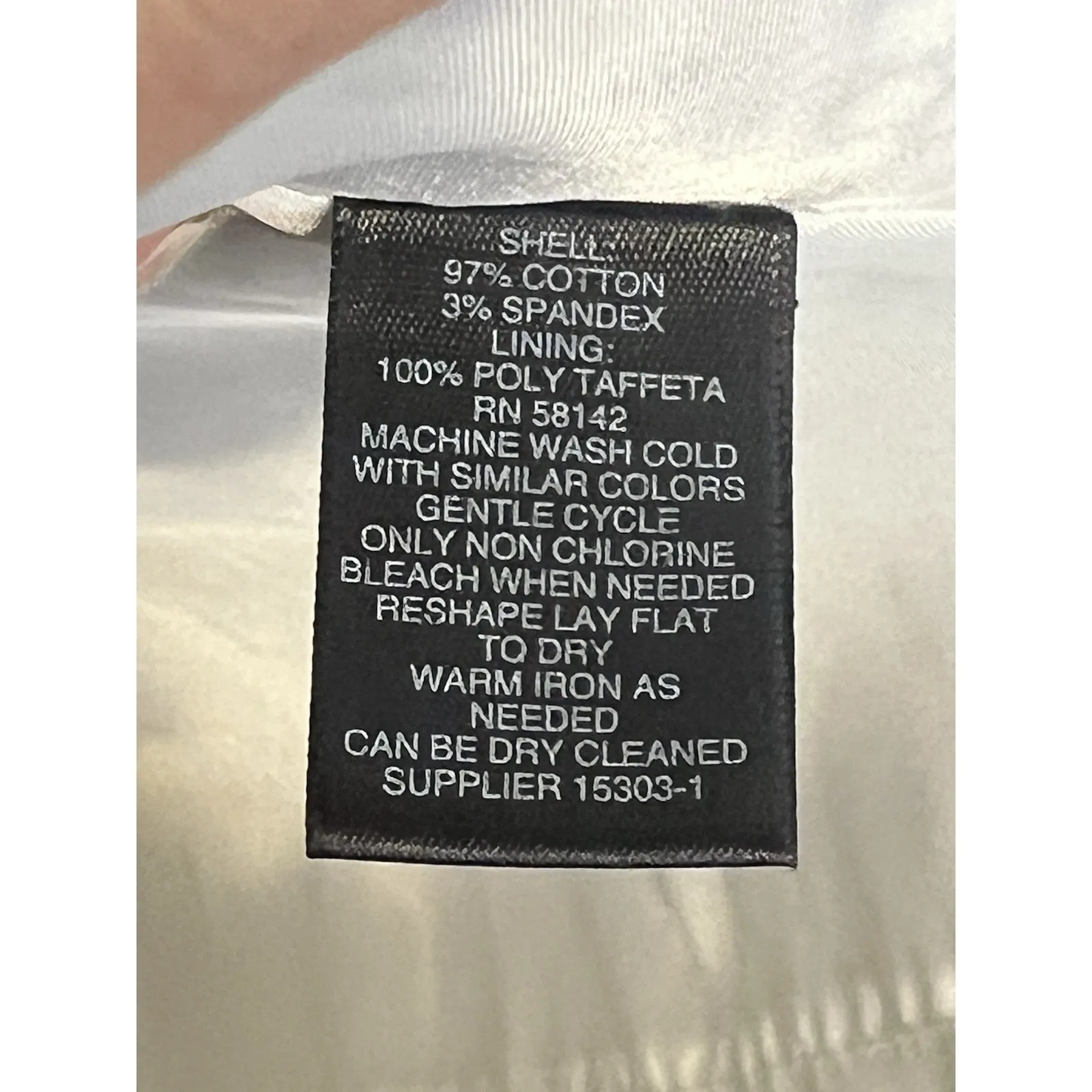 Liz Claiborne Woman’s Sleeveless V Neck Floral Lined Zip Back Fit Flare Size 8. - Image 9