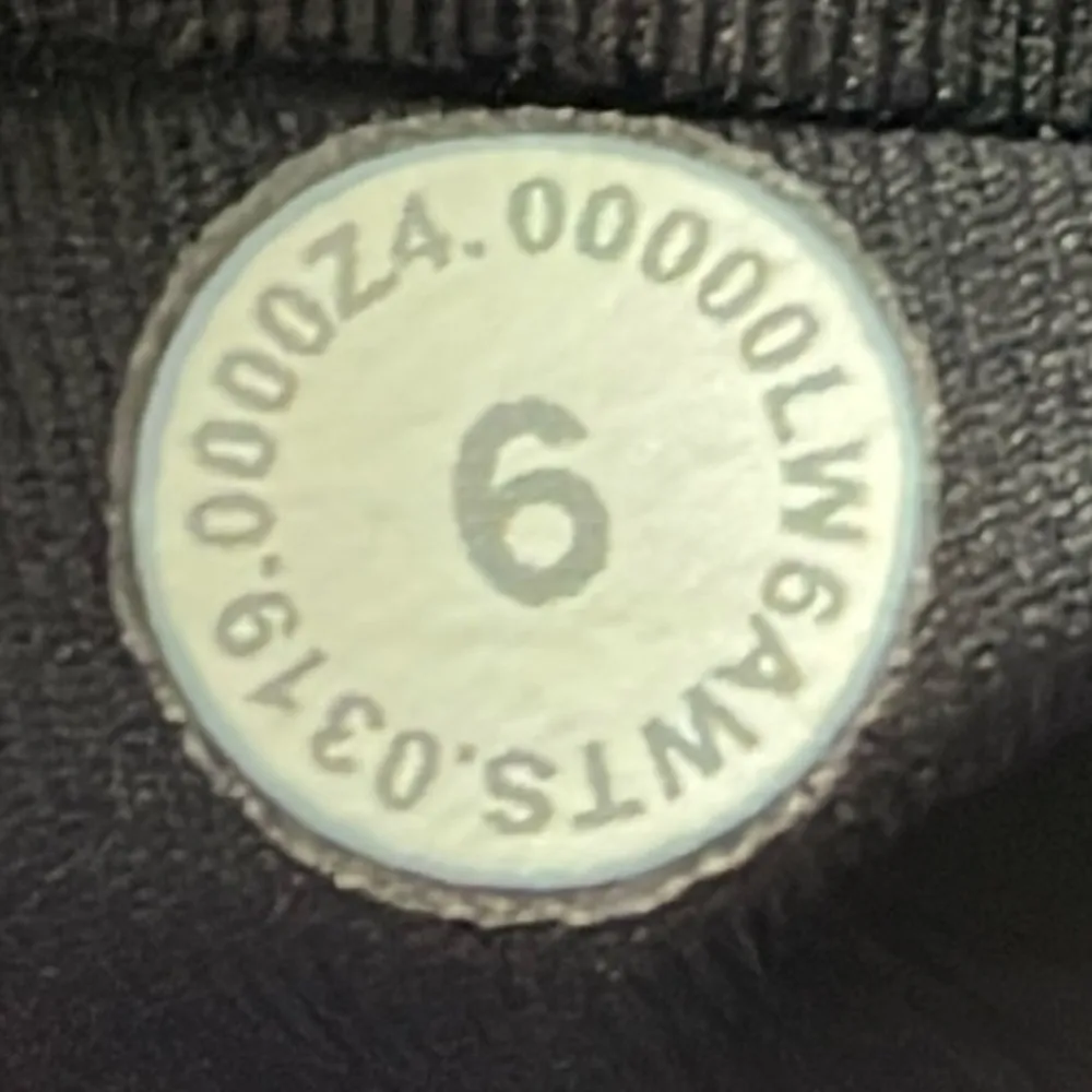 Lululemon Time To Sweat Crop *23"
Polar Shift Emboss Black - Image 5