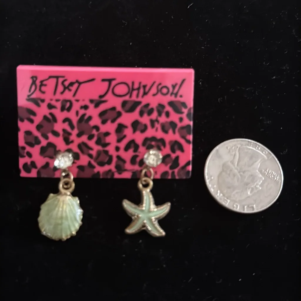 Betsey Johnson seashell dangle earrings - Image 3