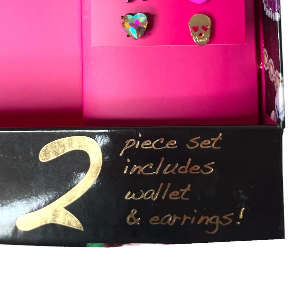 Skull Hearts Stars Lips Cat Zip Around Wallet and Earrings Black - Image 7