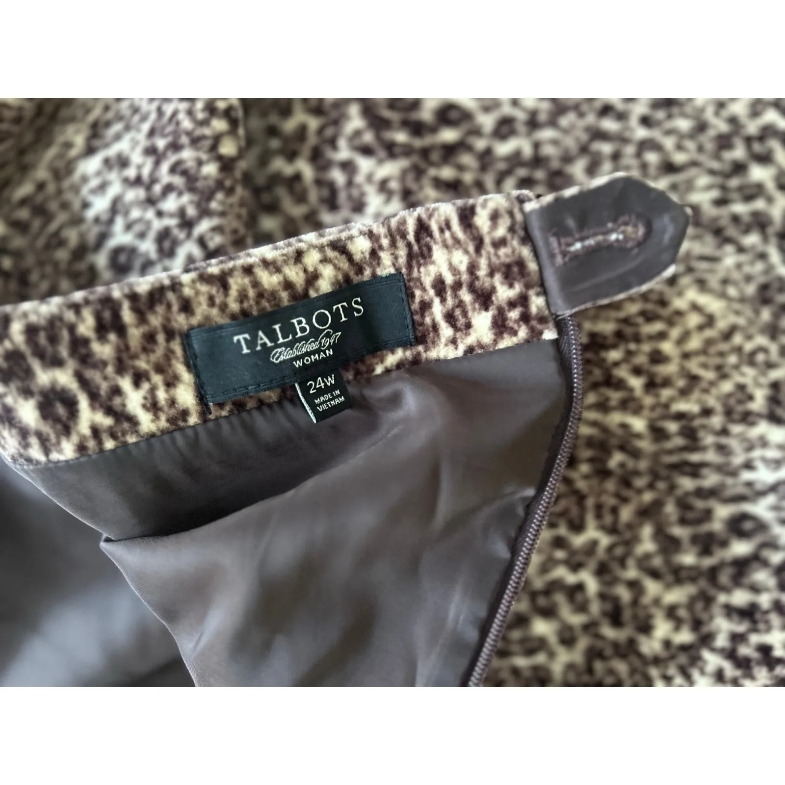 Talbots Brown Cheetah Leopard Velvet Straight Knee Length Pencil Skirt - Image 5