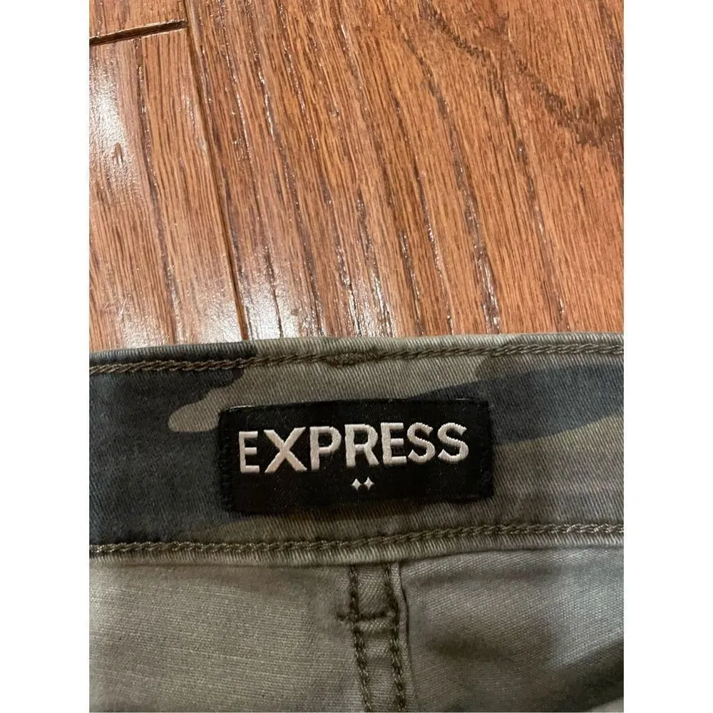 Express camo cropped straight high rise pants size 2 - Image 7