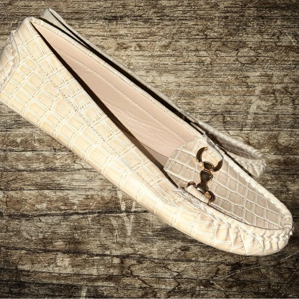 Truffles cream colored faux croc style slip on loafers! Ntn Gold Size 7 - Image 8