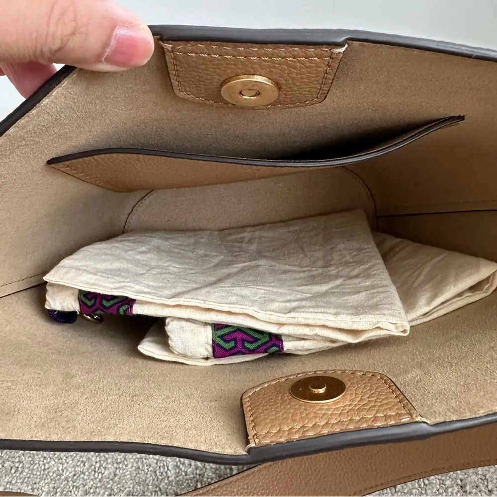 Tory Burch McGraw Leather Bucket Bag Tiramisu Brown Gold Hardware - Image 4