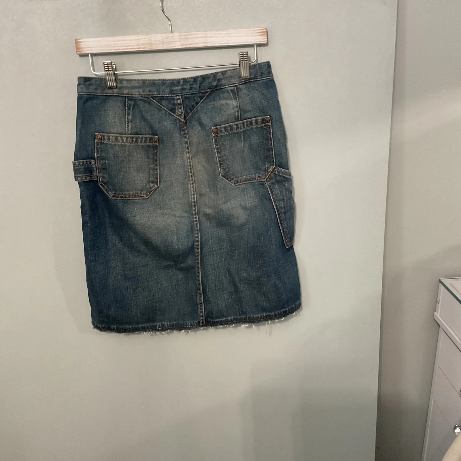 Banana Republic Premium Denim Skirt Size 0 Made in Turkey Blue Wash Frayed Hem - Image 2