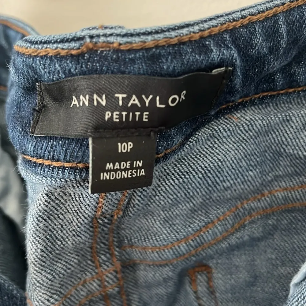 Ann Taylor  denim skirt in size 10 PETITE - Image 5