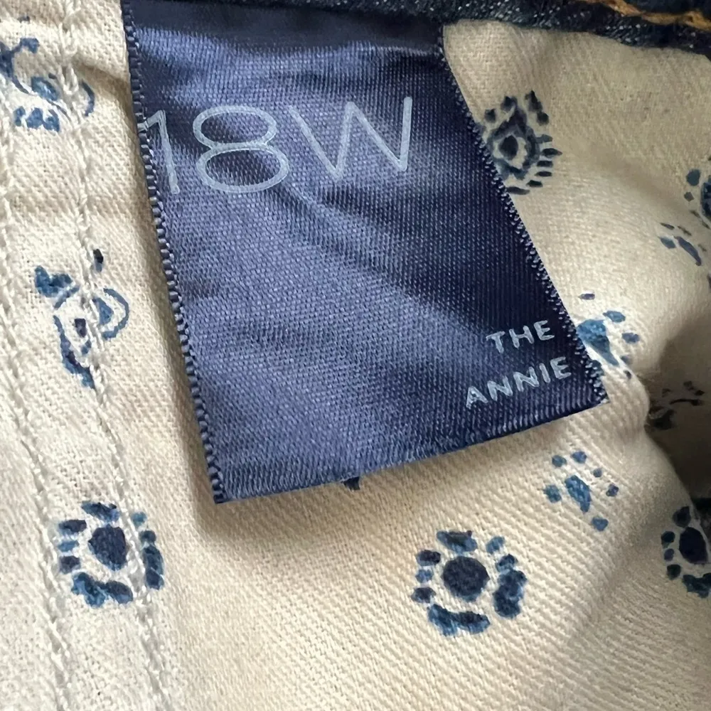 ANTHROPOLOGIE Pilcro The Annie Wide Leg Ultra High Rise Paint Splatter Jeans 28 - Image 13