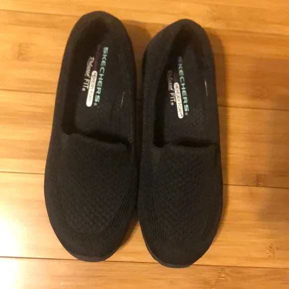 Sketchers Air-Cooled Memory Foam Relaxed Fit Women’s Size 8.5 Black Slip On Shoe - Image 2
