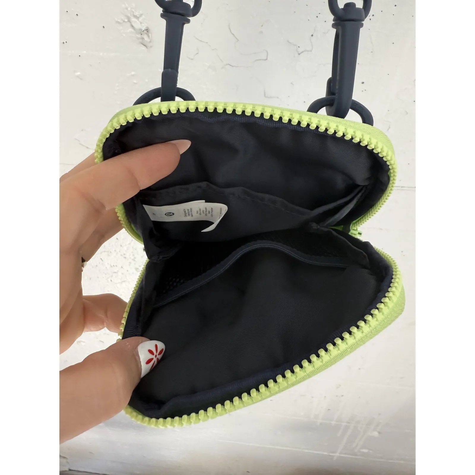 Lululemon Crossbody Bag Womens One Size Zip Adjustable Strap Pouch Purse Travel - Image 5