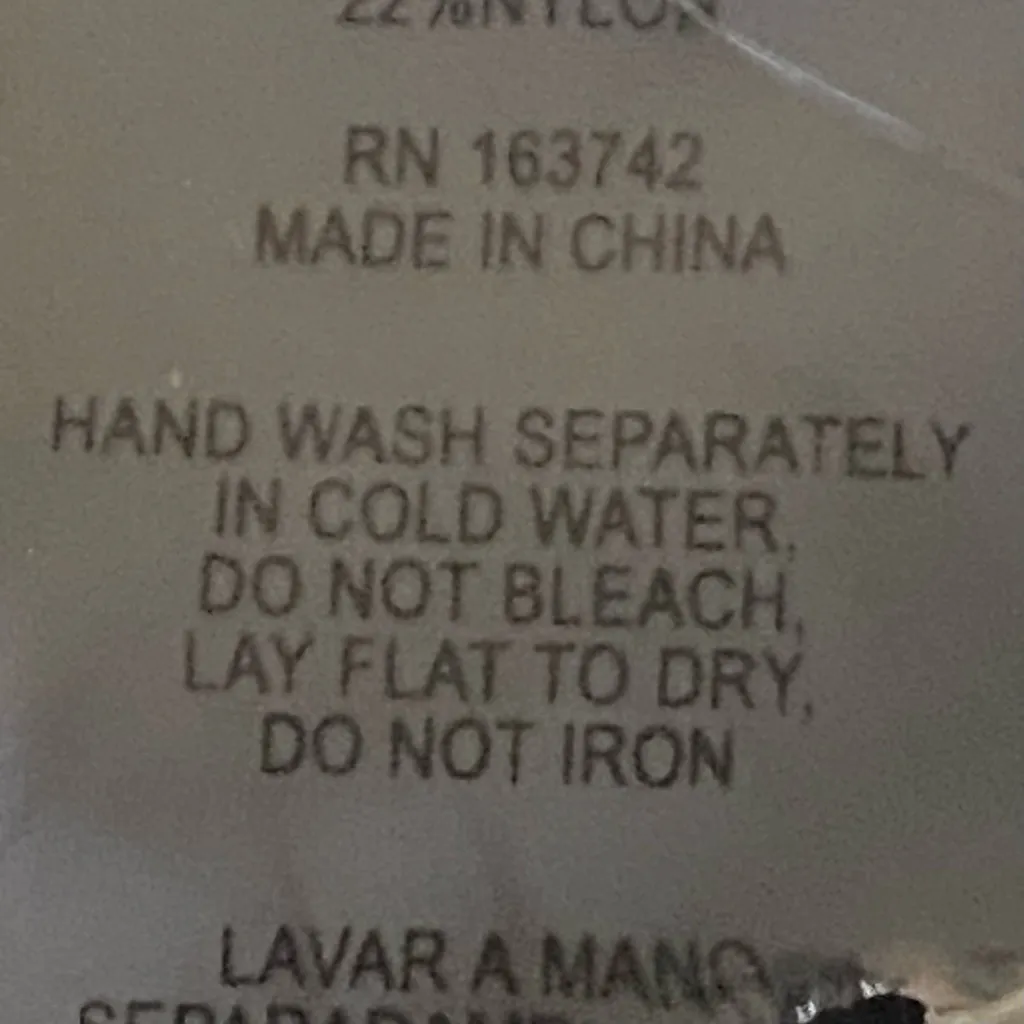 Aaeda Black Crew Neck Sweater w/white blanket - Image 12