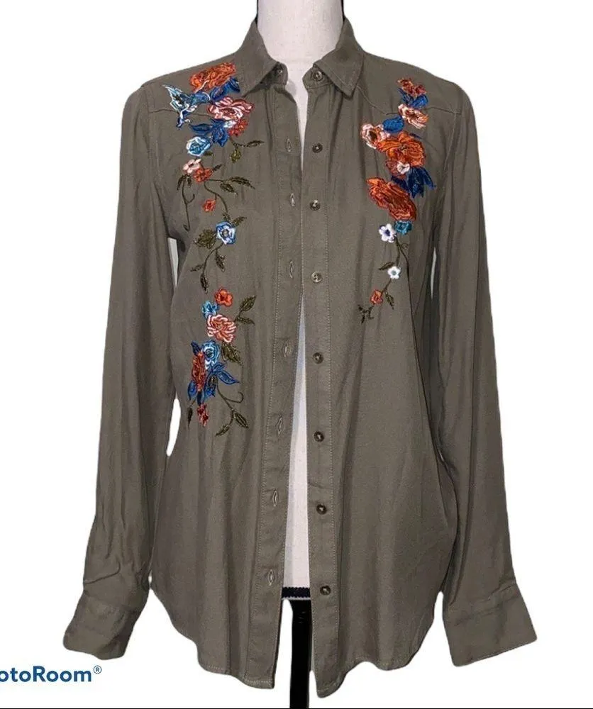 Jessica Simpson SM embroidered floral button down - Image 11