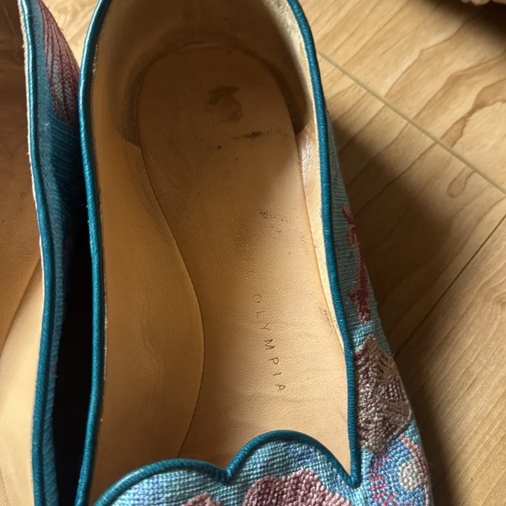 Elegant Shell Embroidered Loafers - Blue and Pink - Image 2