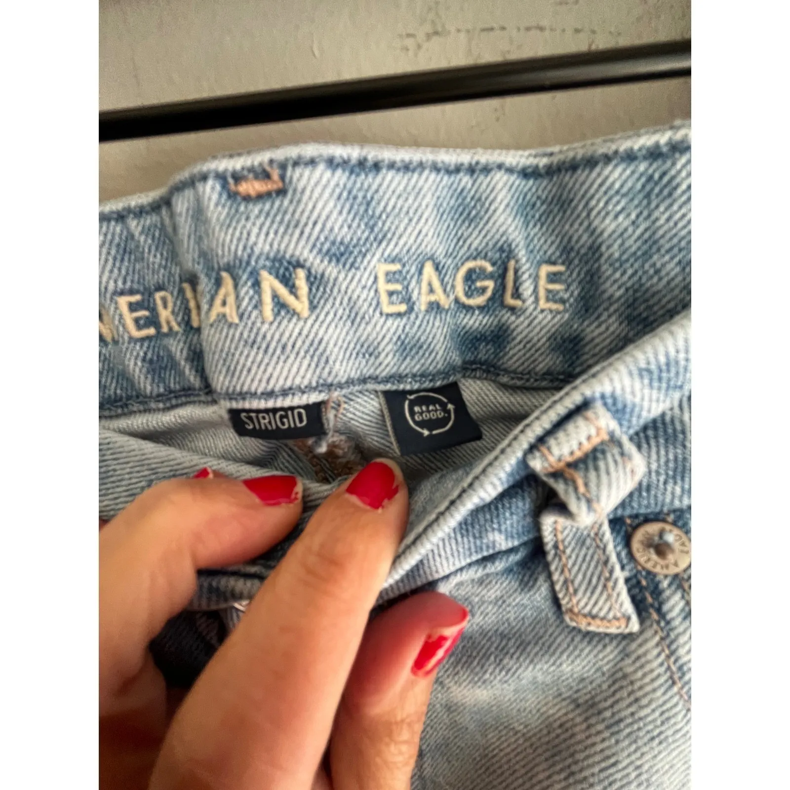 American Eagle Light Wash Distressed Ripped Raw Hem Mom Jeans Blue Size 6 - Image 7