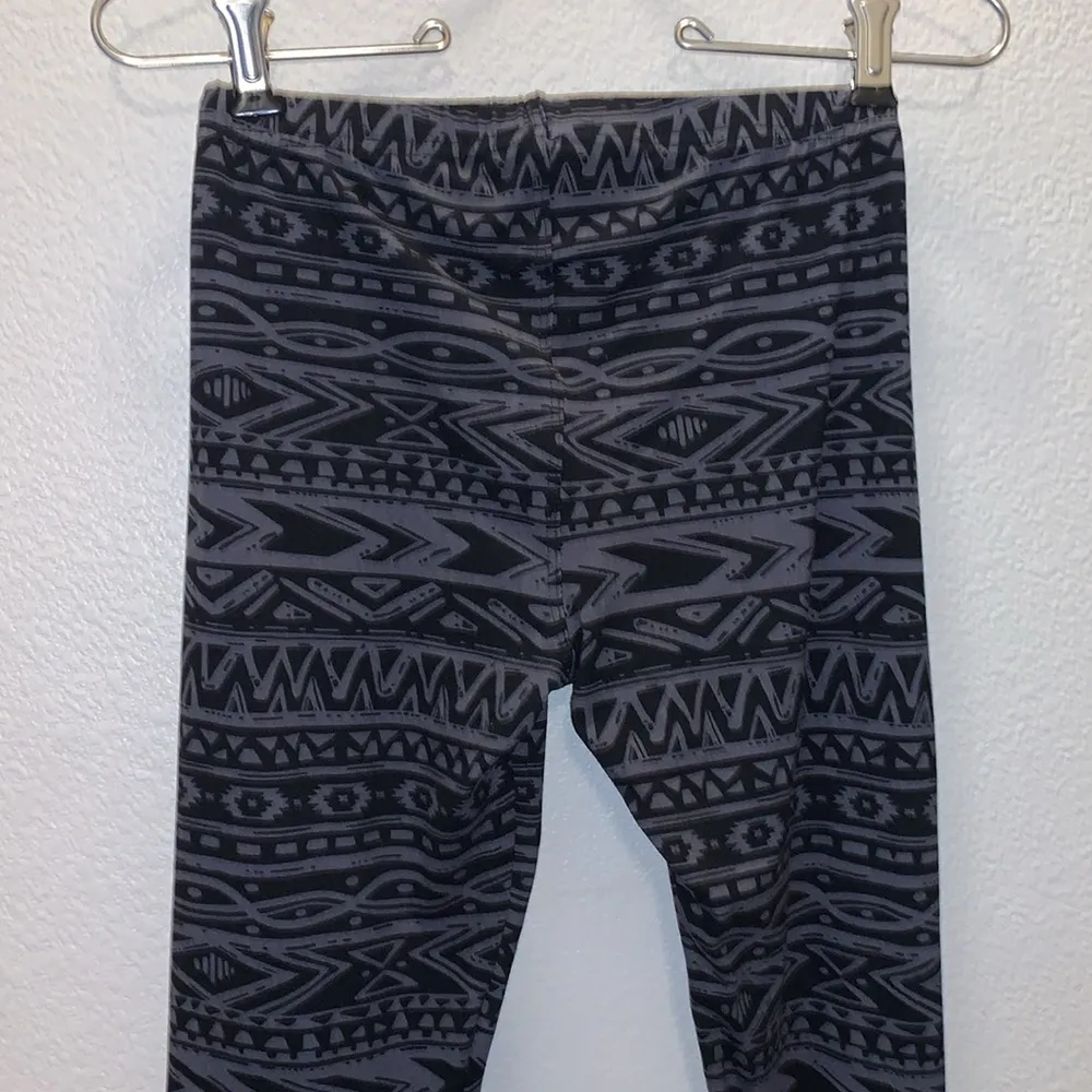 Anthropologie Green Dot  boho Aztec print super soft leggings - Image 5