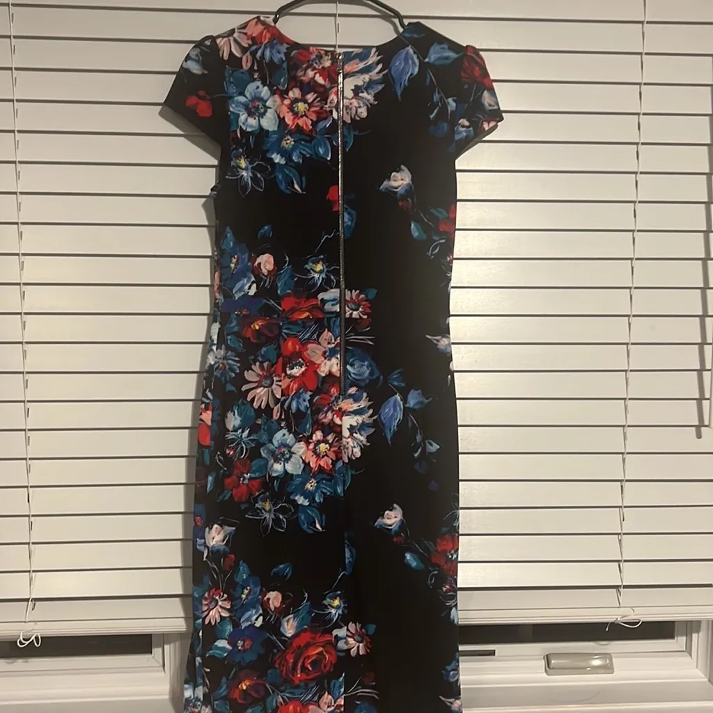 Betsey Johnson black floral print dress, size 8. - Image 6
