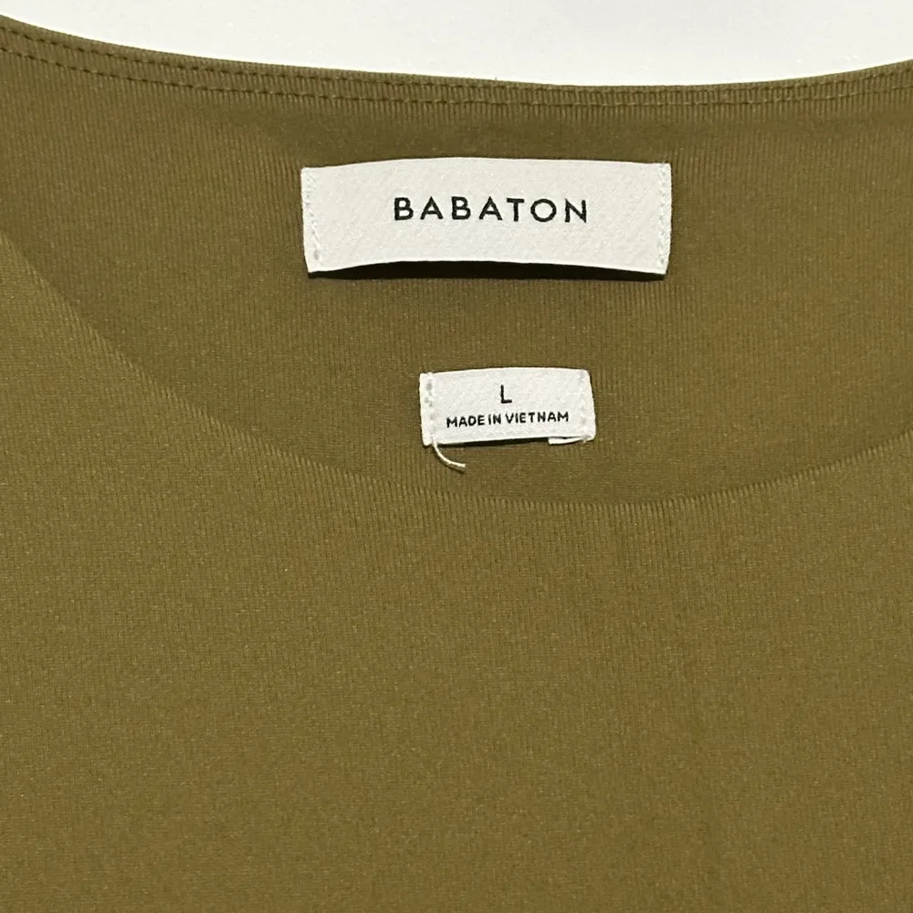 Babaton  Olive Long Sleeve Crop Top Large - Image 3