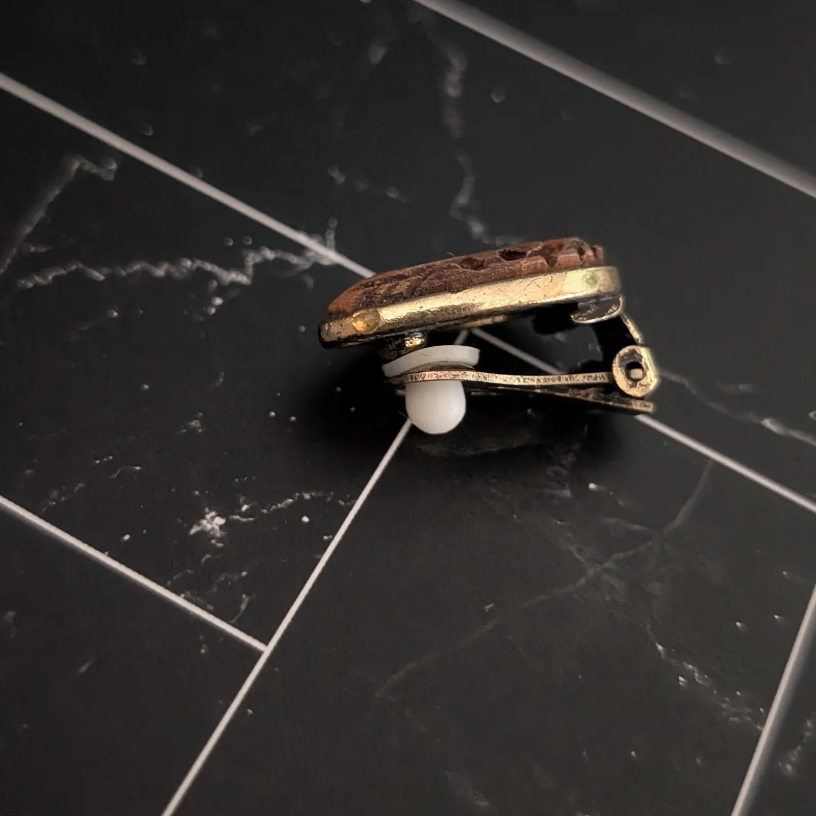 Vintage Clip On Earrings 7/8" Carved Tan Teardrop Shape Statement Unusual - Image 8