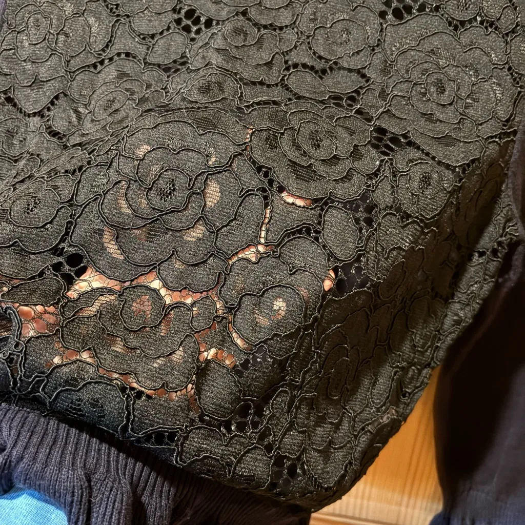 Karl Lagerfeld Paris women's cardigan pearl buttons ruffle detail lace back M - Image 7