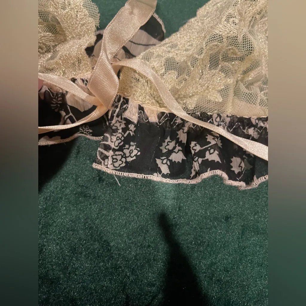 NWOT MANGO LACE BRA 32/34 B - Image 5
