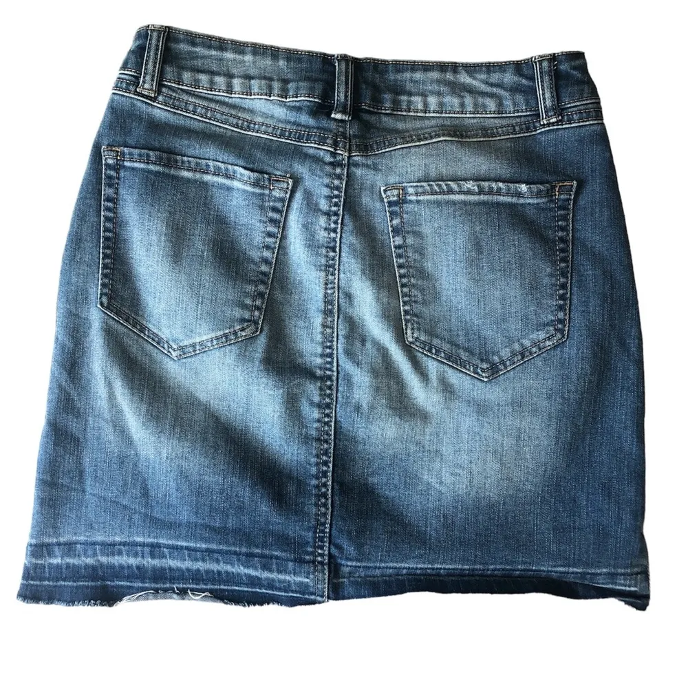 Women’s Size 25/1 New York & Los Angeles Rewash Brand Distressed Jean Skirt - Image 3