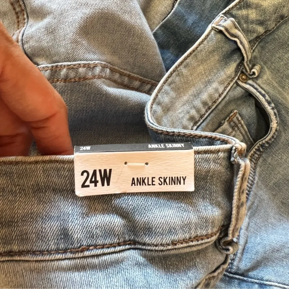 William Rast NWT Skinny Ankle Embroidered Floral Jeans Size 24W - Image 13