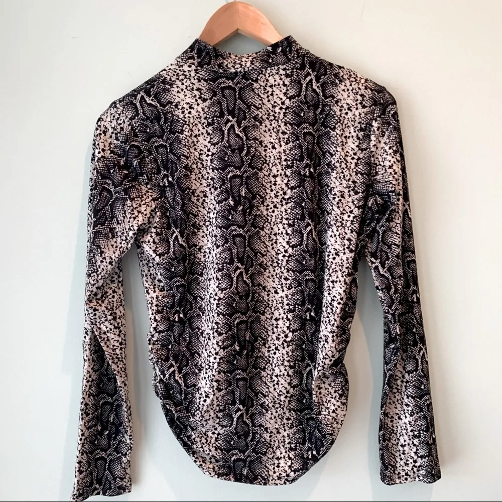 Rebellious Dreamer Snakeskin Snake Print Mock Neck Shirred Sides Stretch Top L Size L - Image 5