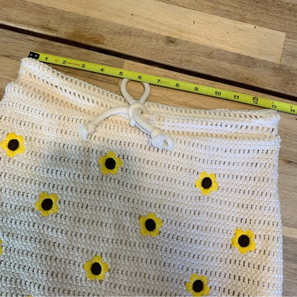 Zara Cream Crocheted Mini Skirt With Embroidered Sunflowers S - Image 3