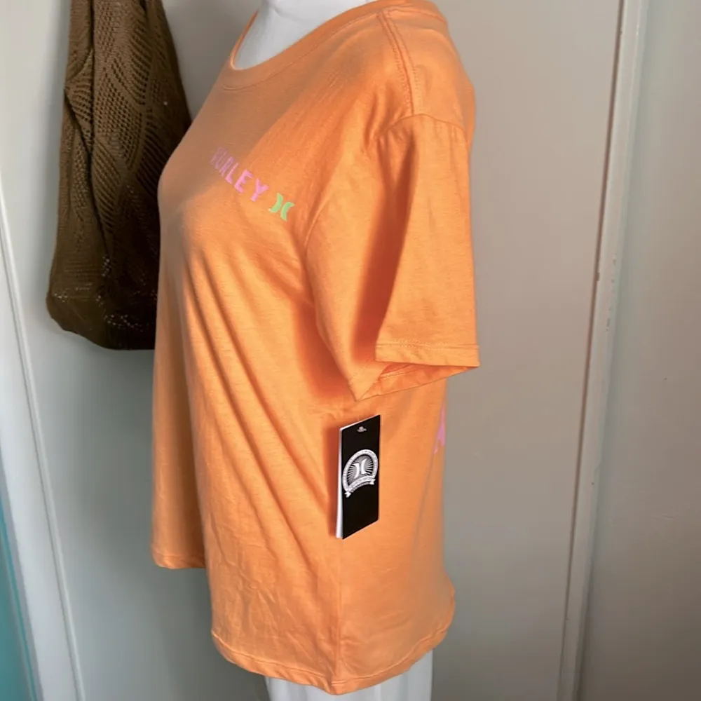 New Hurley Juniors Back to School Graphic “Smile More” Casual Short Sleeve Tee - Image 5