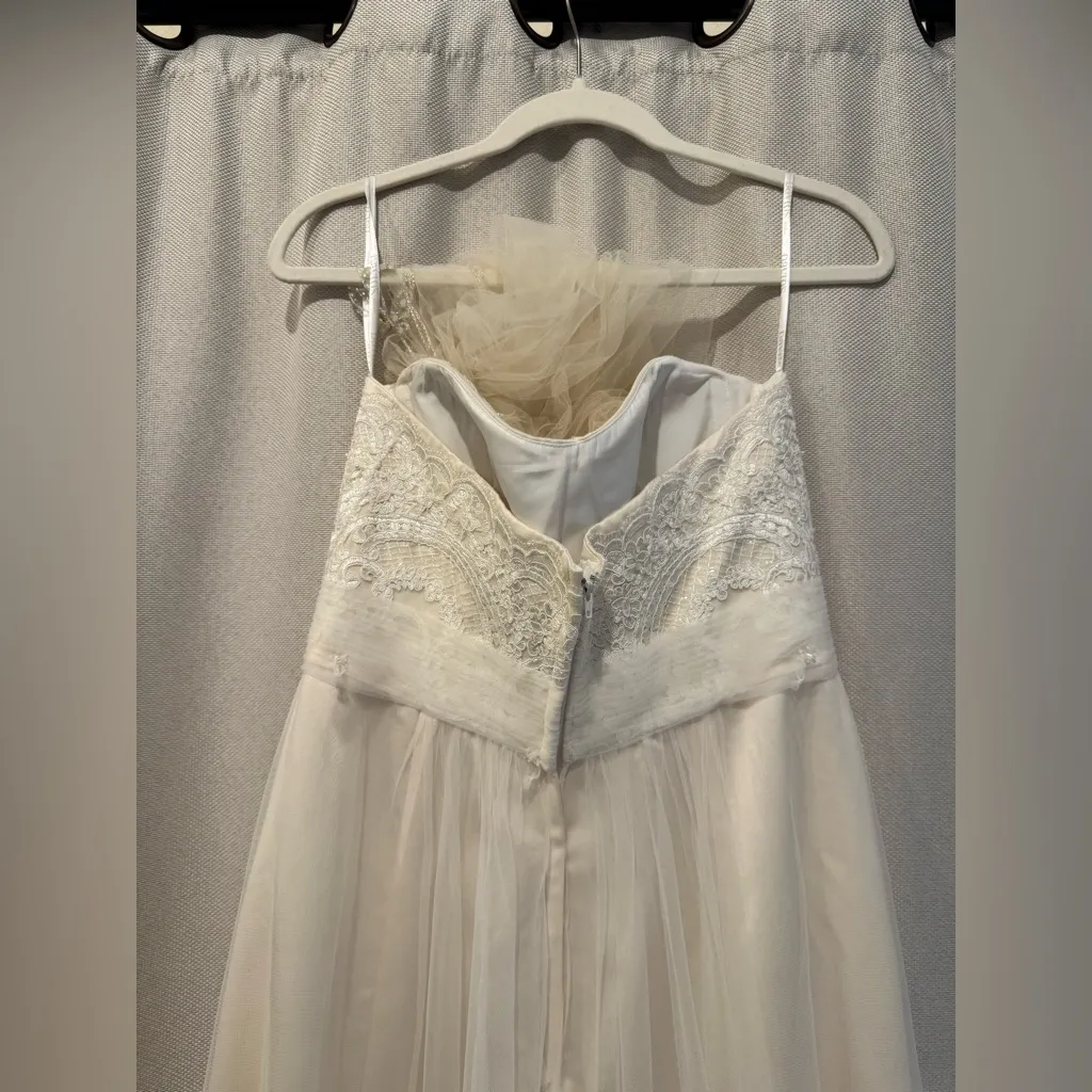 David’s Bridal Ivory A-line Wedding Dress Size 12 Full Length/Train With Veil - Image 7