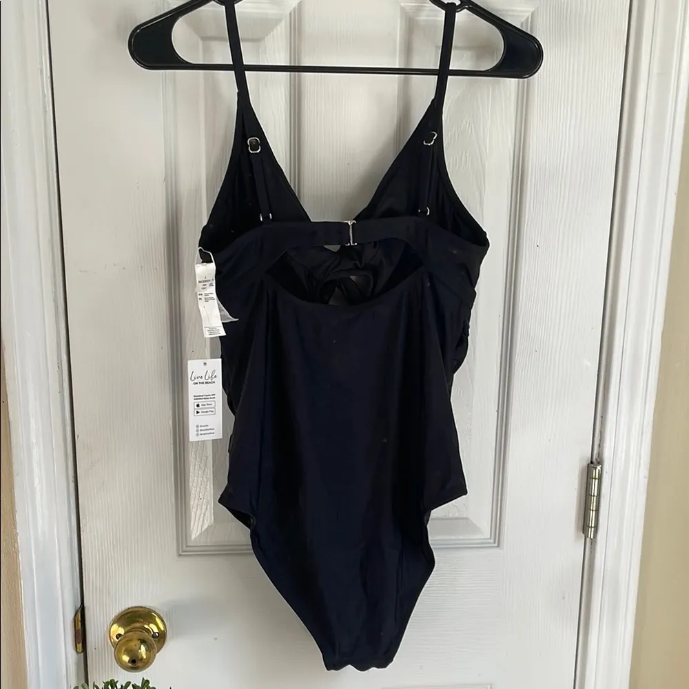 Cupshe Black One Piece Swimsuit - Image 4