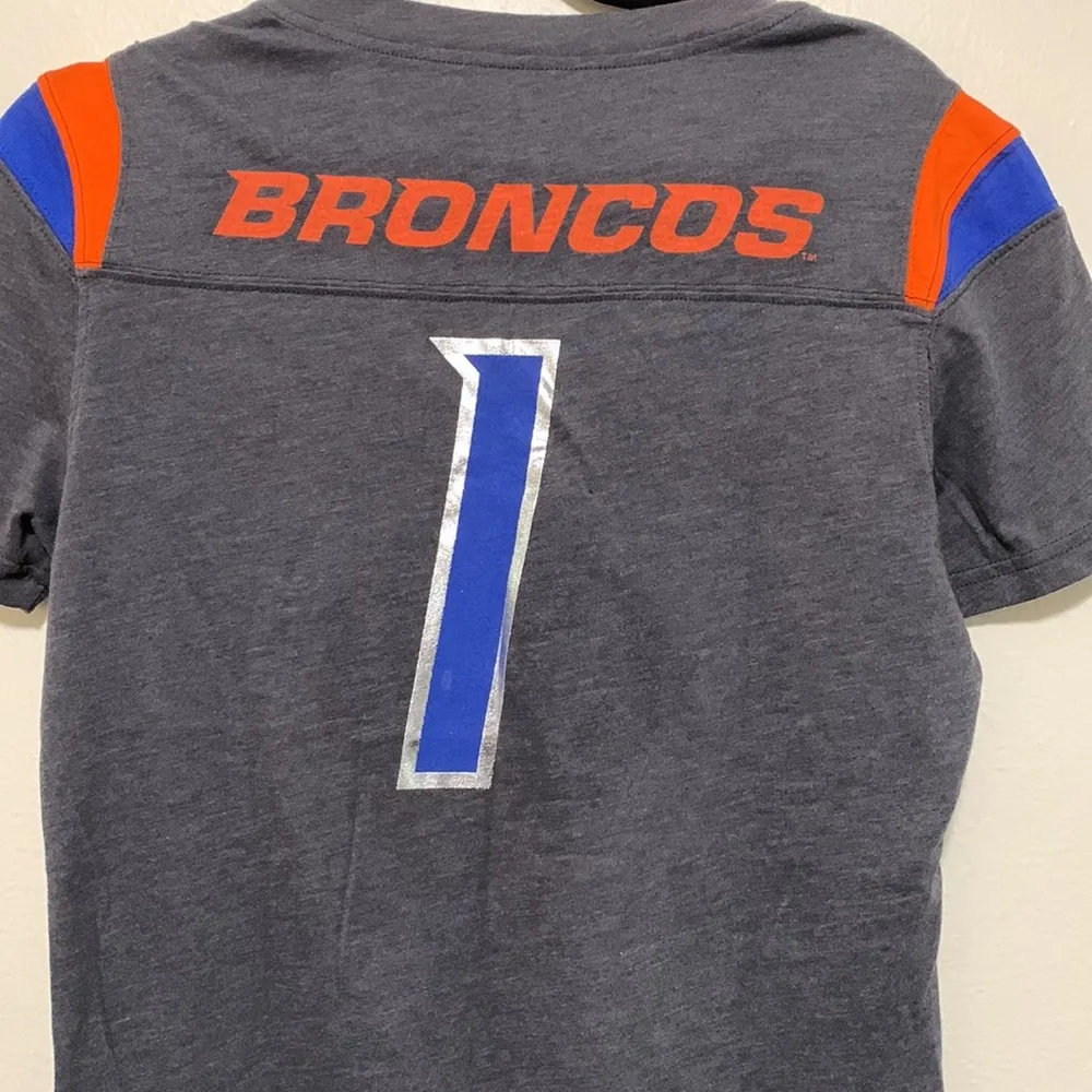 Nike Boise State| Broncos 1 on back woman v neck shirt MEDIUM - Image 5