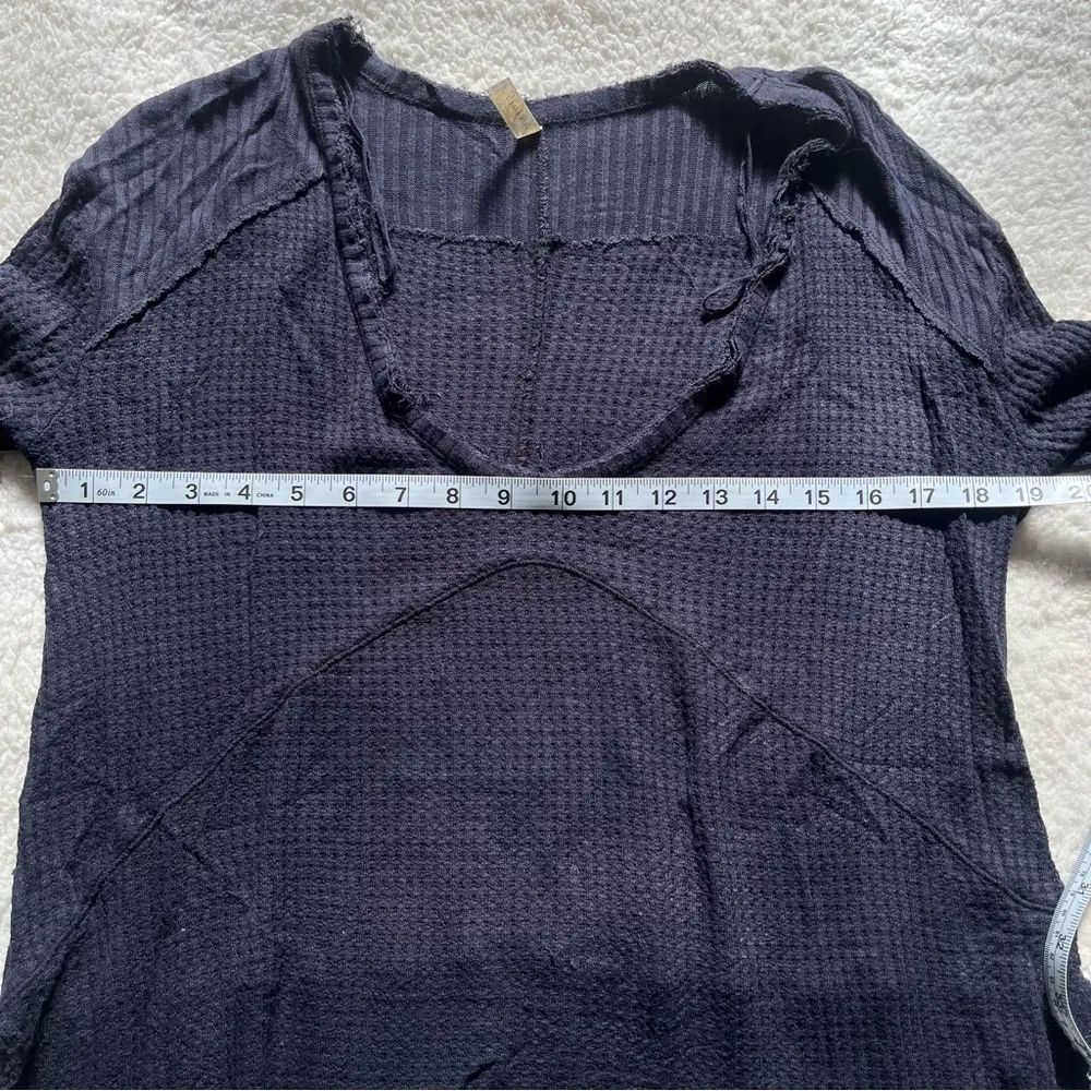 Free People Waffle Knit V-neck Distressed Sweater in Navy XS - Oversized - Image 10