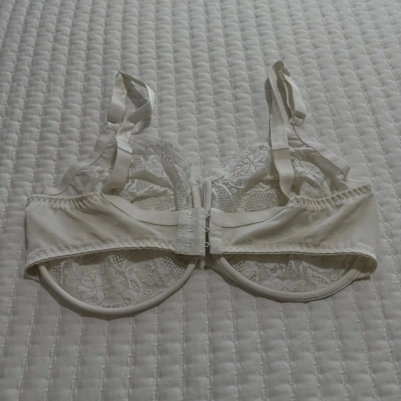 Olga Unlined Off White Floral Lace Bra 38DDD Style 33547 Underwire Size undefined - Image 2