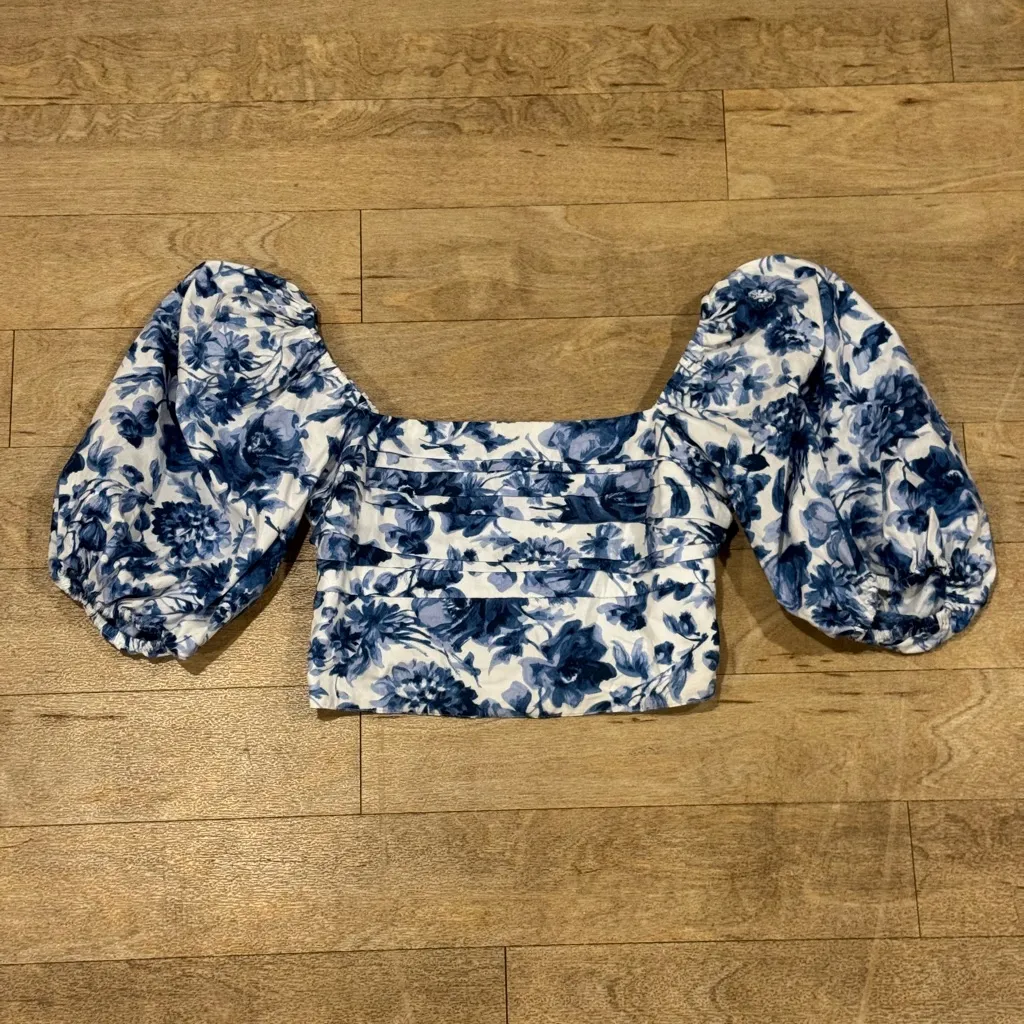 Abercrombie & Fitch Blue Floral Puff Sleeve Crop Top - Size Small - Image 2